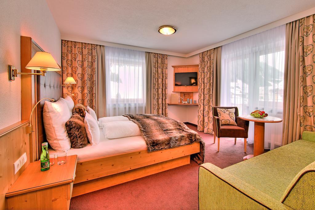 Hotel Garni Urezza Ischgl Room photo
